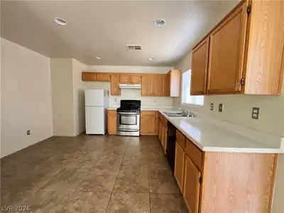 5220 Paradise Valley Avenue Kitchen