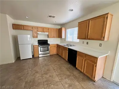 5220 Paradise Valley Avenue Kitchen