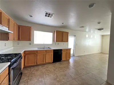 5220 Paradise Valley Avenue Kitchen