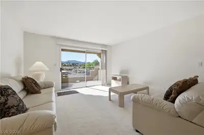 1908 Rio Canyon Court 206 Living Room