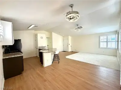 7005 Pacific Coast Street Dining Area