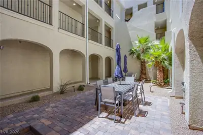 2555 Hampton Road 11201 Courtyard