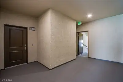 2555 Hampton Road 11201 Entry