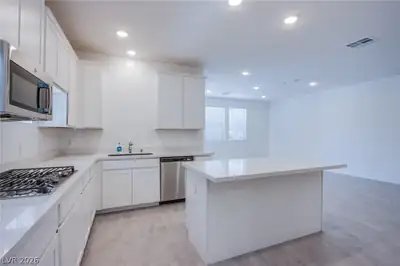 2555 Hampton Road 11201 Kitchen