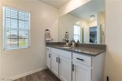 1589 Oro Grande Drive Primary Bathroom
