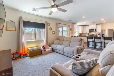 1589 Oro Grande Drive Living Room