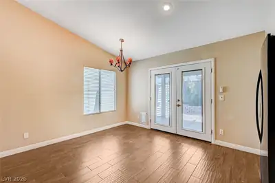 9301 Mountain Range Avenue Dining Area