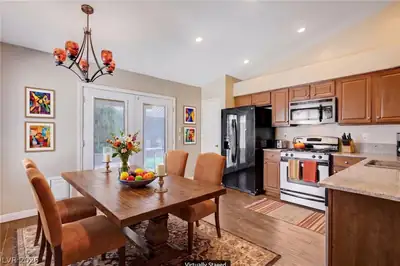 9301 Mountain Range Avenue Kitchen
