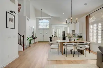 332 Jolly January Avenue Dining Area