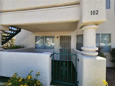 1412 Oak Rock Drive 102 Entry