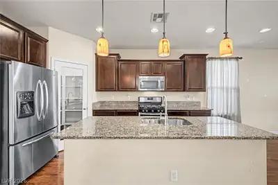 7028 Amapa Road, Las Vegas, NV 89178 Kitchen