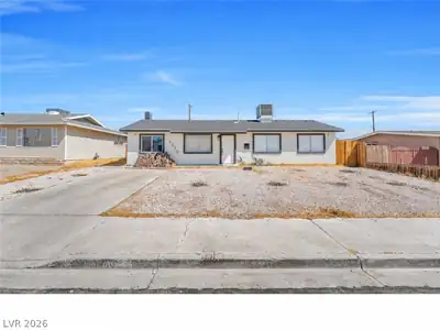 6320 Bristol Way, Las Vegas, NV 89107 Front of Structure