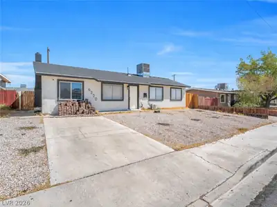 6320 Bristol Way, Las Vegas, NV 89107 Front of Structure