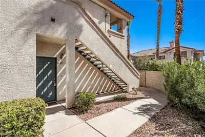 2101 Black Island Street 103 Entry