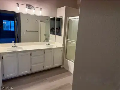 6444 Hillside Brook Avenue Primary Bathroom