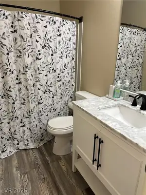 9057 Intriguing Avenue Primary Bathroom