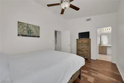 2000 Quarry Ridge Street 104 Primary Bedroom