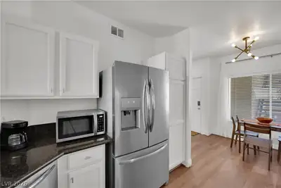 2000 Quarry Ridge Street 104 Kitchen