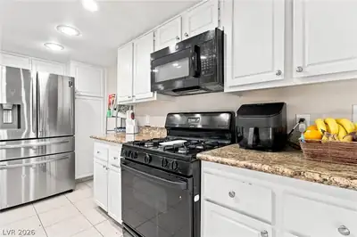 1907 East Viking Road Kitchen