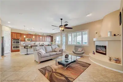 2586 Kinghorn Place Living Room