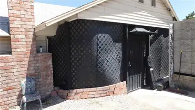 1147 South 15th Street Entry