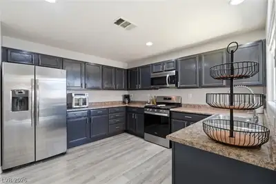 6597 Roundstone Bog Avenue Kitchen