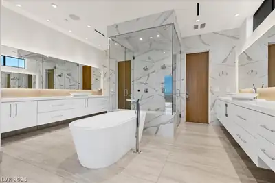 657 Ridgestone Rim Court Primary Bathroom
