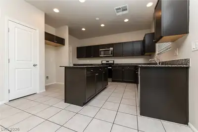 5729 Artesia Fountain Street Kitchen
