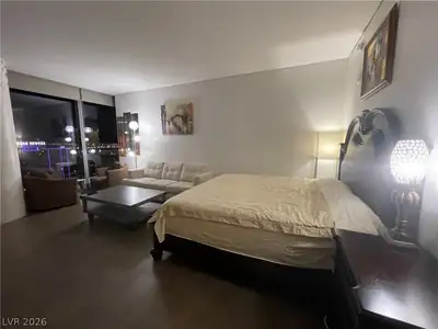 3722 Las Vegas Boulevard 1605 Bedroom
