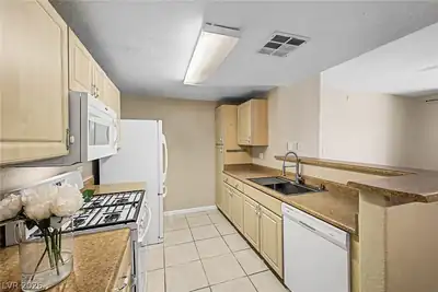 8250 North Grand Canyon Drive 2179 Kitchen