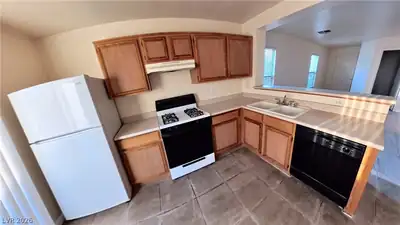 5591 Doubleday Street Kitchen