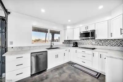 5505 Avenida Vaquero, Las Vegas, NV 89108 Kitchen