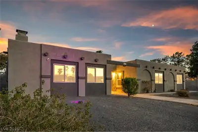5505 Avenida Vaquero Front of Structure