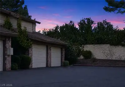 3449 Lorilou Lane 4, Las Vegas, NV 89121 Garage