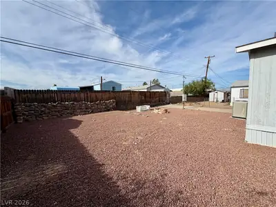 230 Shoshone Lane Yard