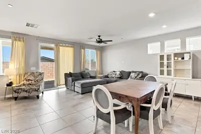 2128 Del Aqua Avenue Living Room