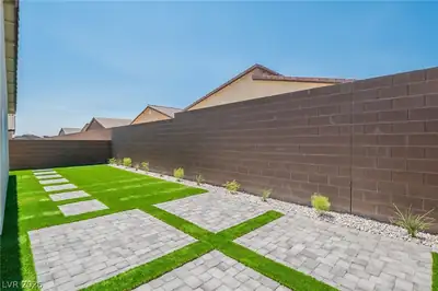 1691 Douglas Creek Street Yard