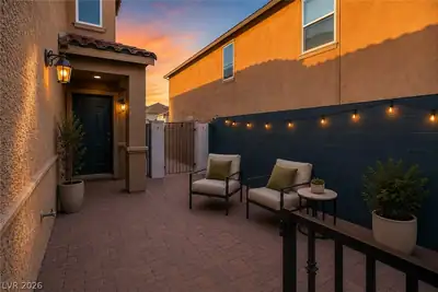 124 Country River Avenue Courtyard