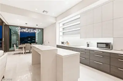 656 Falcon Summit Court Kitchen