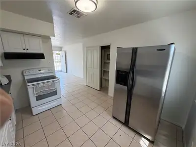 425 East Merlayne Drive Kitchen