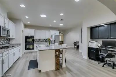 653 Bighorn Creek Street Kitchen