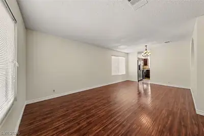 845 Arrowhead Trail Living Room