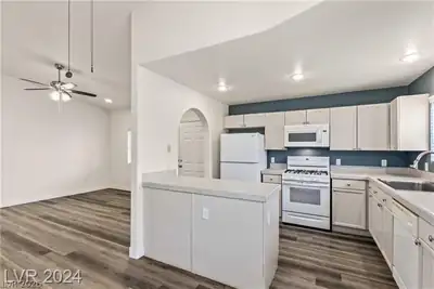 352 Amber Pine Street 201 