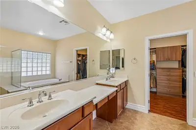 1068 Oak Fair Street Primary Bathroom