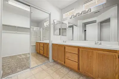 2392 Predera Avenue, Henderson, NV 89052 Primary Bathroom