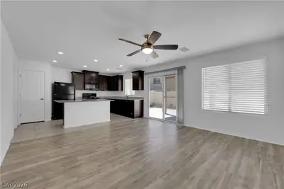 6421 Broadcloth Court Living Room