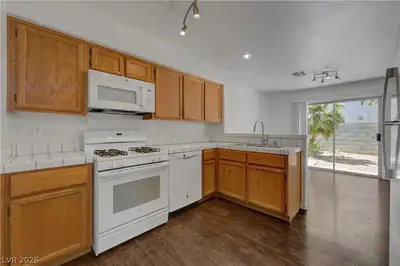 193 Chadwell Court Kitchen