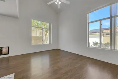 193 Chadwell Court Living Room