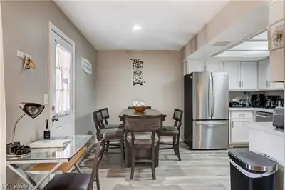 5576 West Rochelle Avenue 32D Dining Area
