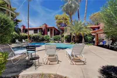 5576 West Rochelle Avenue 32D Pool